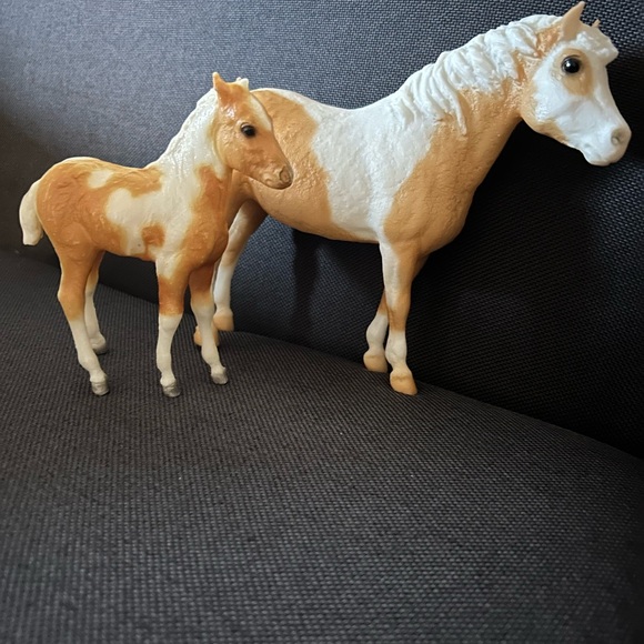 Breyers Misty (Model #20 1972-1975) and Stormy (Model #19 1977-2008) - Picture 2 of 2